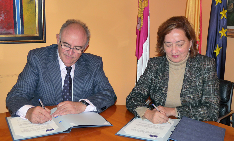 EL SECRETARIO DE ASAJA Y LA CONSEJERA DE AGRICULTURA, EN UNA IMAGEN DE ARCHIVO.