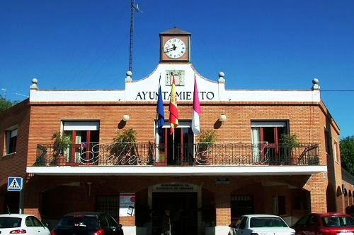 fachada del ayuntamiento de azuqueca de henares.