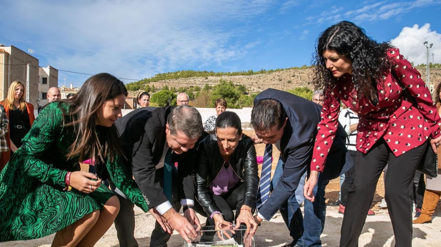 Emiliano García-Page ha presidido la colocación de la primera piedra de la futura residencia de mayores,.