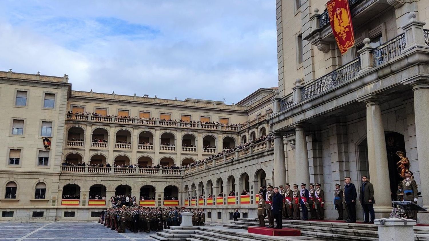 Entre los presentes, ha estado el presidente regional, Emiliano García-Page, y el líder del PP regional, Paco Núñez.