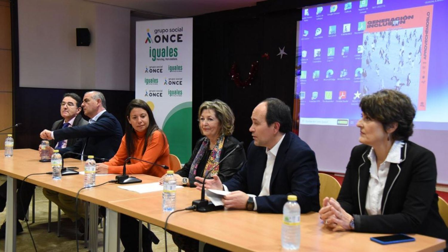 Un momento de la constitución de la Plataforma del Voluntariado de Castilla-La Mancha.