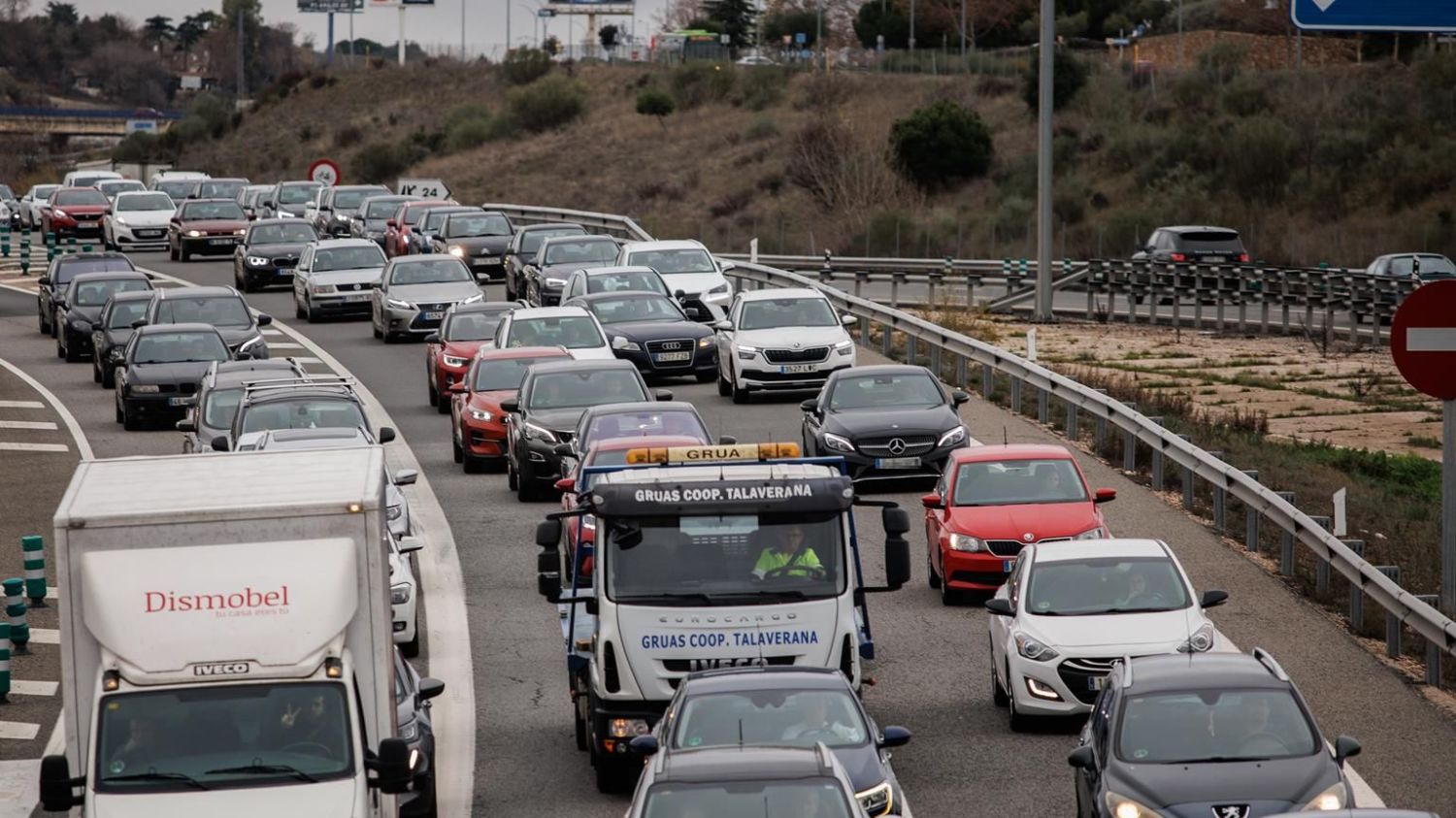 Circulación en la autovía A5 durante el primer día de operación salida por Navidad, a 23 de diciembre de 2022.