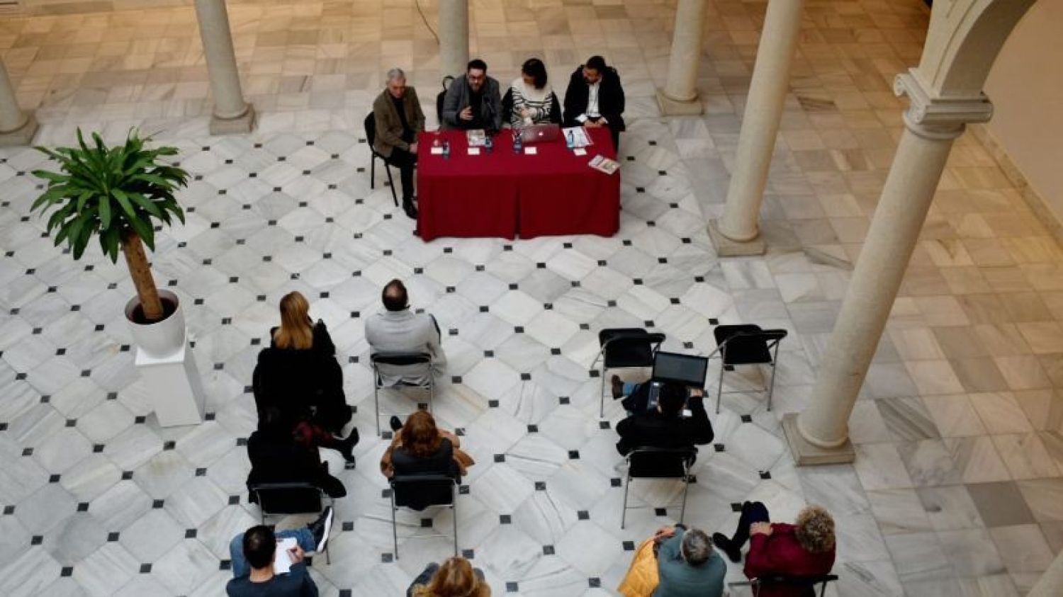 Imagen de la presentación en el Claustro del CC La Asunción.