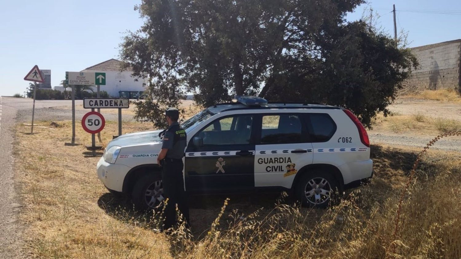 Una patrulla de la Guardia Civil en Cardeña.