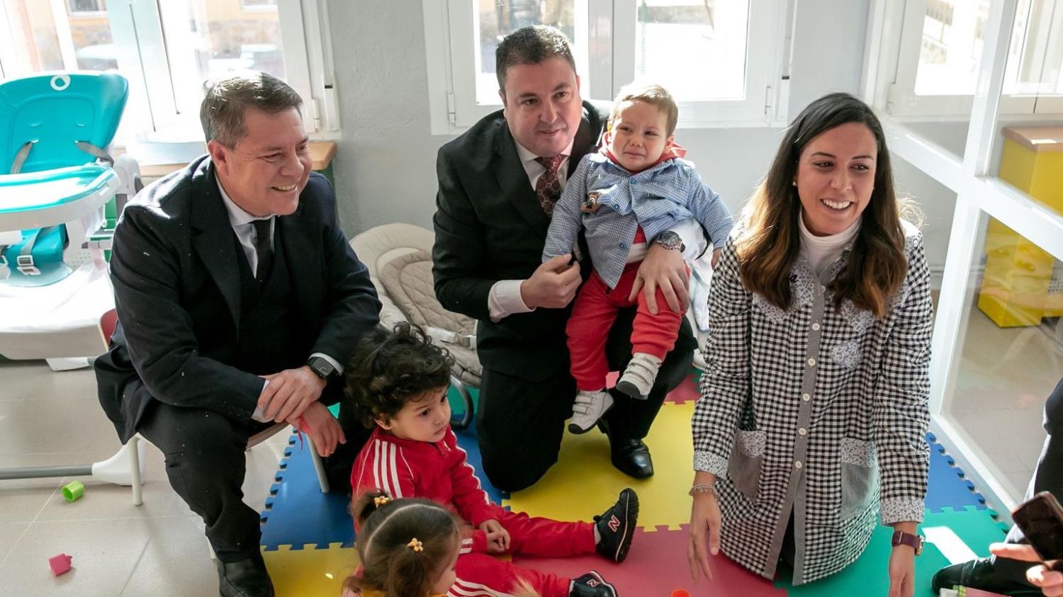 Emiliano García-Page ha inaugurado la nueva Escuela Infantil de Alcolea del Pinar.