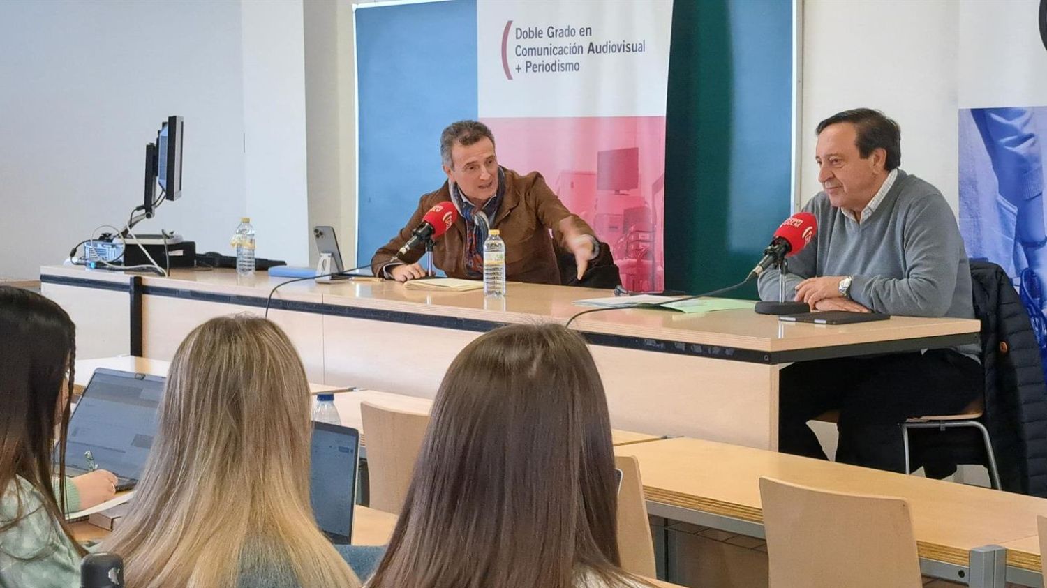 El presidente nacional de la organización agracia, Pedro Barato, en un encuentro con estudiantes de Periodismo de la UCLM.