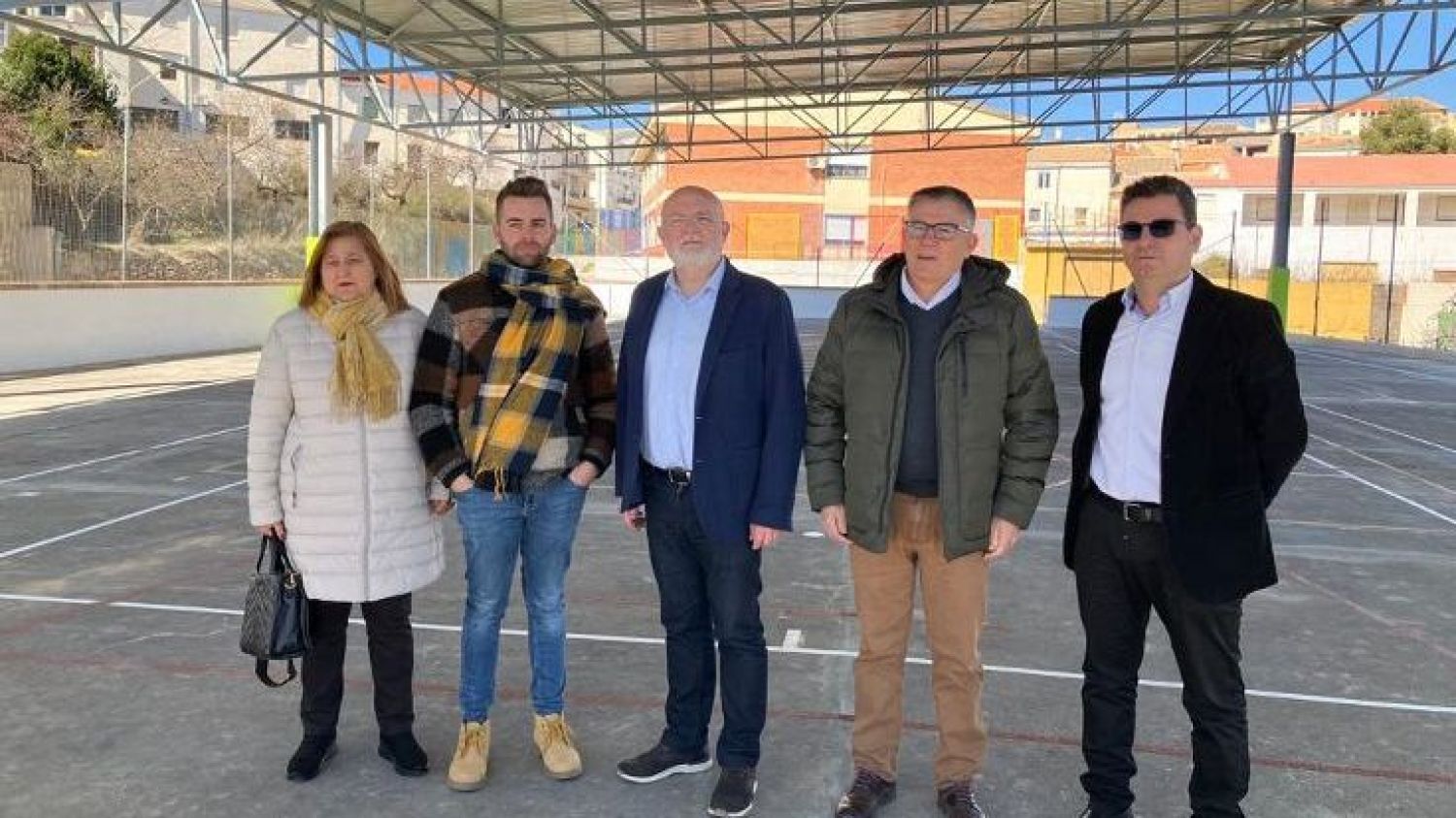 Un momento de la inauguración de la cubierta de la pista polideportiva del CEIP "Nuestra Señora del Rosario", en Férez.