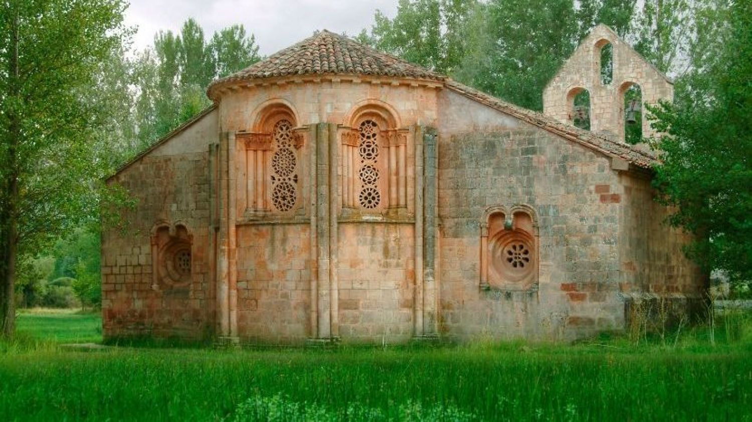 Santa Coloma, en Albenidego.