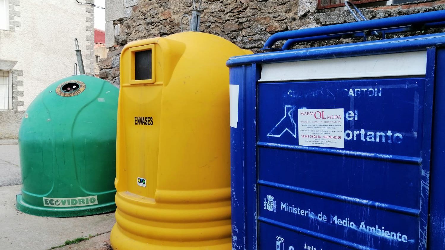 Contenedores de reciclaje // Julito Martínez.