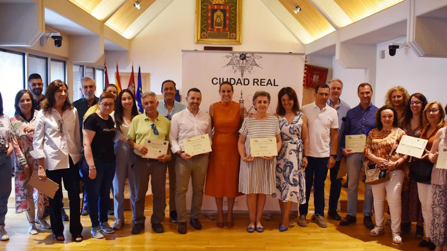 Premiados del II Concurso de "Cruces de Mayo" y del XI Concurso de embellecimiento de escaparates, balcones y ventanas de la Semana Santa de Ciudad Real.