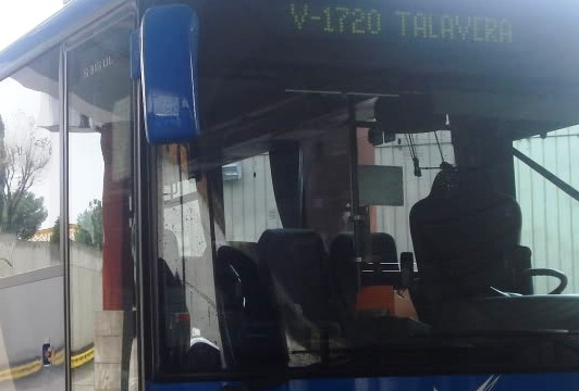 uno de los autobuses de la línea regular de pasajeros.