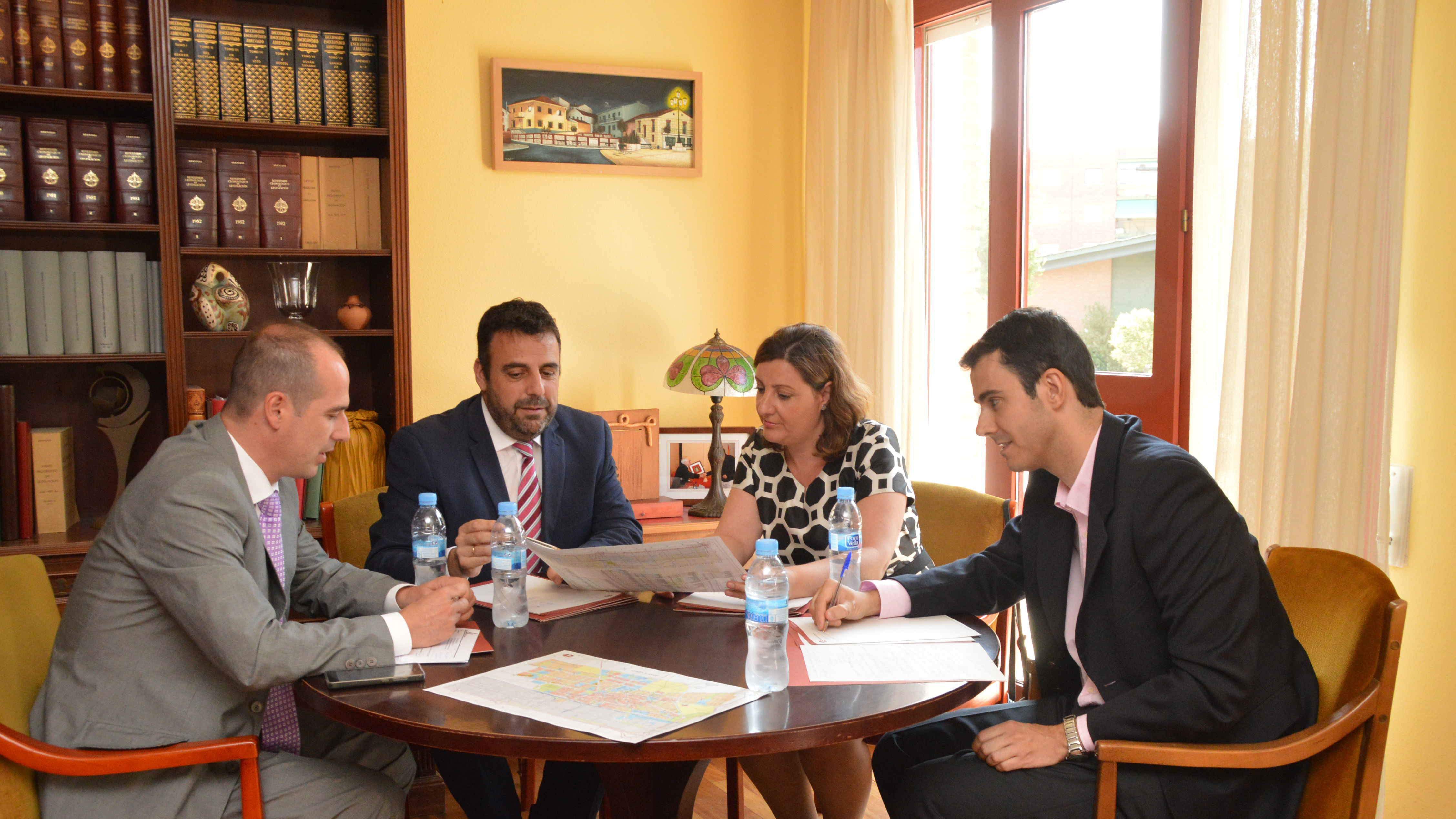 reunión de patricia franco con el alcalde de azuqueca.