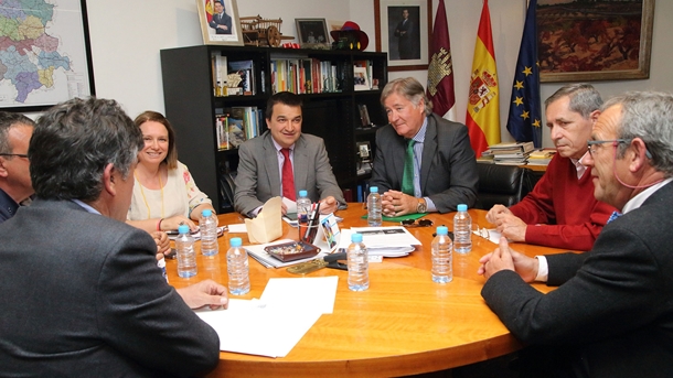 Francisco Martínez Arroyo se reunía este martes con el Consejo de Colegios Profesionales de Veterinarios