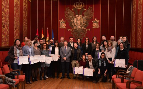 entrega de los diplomas acreditativos.